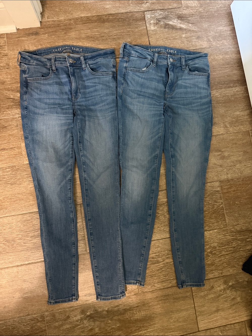 American Eagle Outfitters Women's Faded Blue Skinny Jeans - Pair bundling